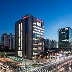 Hotel Ramada By Wyndham Seoul Sindorim Exterior photo