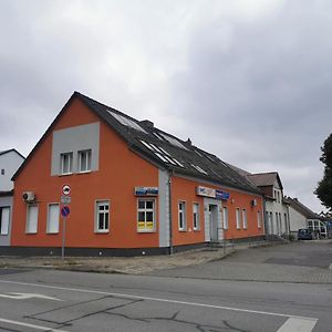 Hotel Zimmervermietung Schoenfliesser Stuben Auch Fuer Monteure à Eisenhüttenstadt Exterior photo