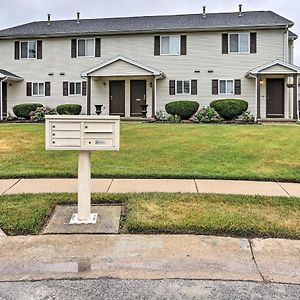 Villa Welcoming Ohio Getaway Less Than 9 Mi To Dtwn Toldeo! à Toledo Exterior photo