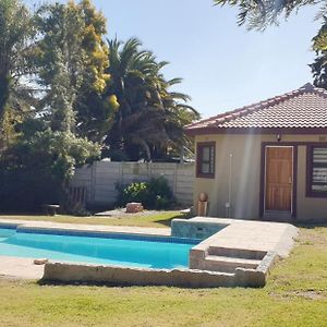 Bed and Breakfast Poolside Haven à Johannesbourg Exterior photo