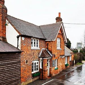 Hotel The Six Bells à Newbury  Exterior photo