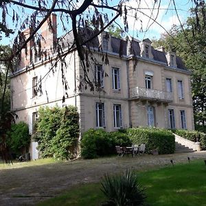 Bed and Breakfast Chateau du Grand Lucay à Bourbon-lʼArchambault Exterior photo