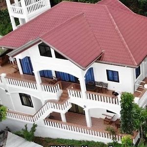 Villa Charming 6-Bed House In Puerto Galera Exterior photo