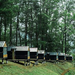 Hotel Bobocabin Coban Rondo, Malang à Songgoriti Exterior photo