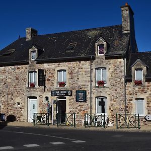 Hotel Auberge de la vallée de la douve à L'Etang-Bertrand Exterior photo