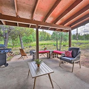 Villa Peaceful Strawberry Cabin Fire Pit And Hot Tub à Pine Exterior photo