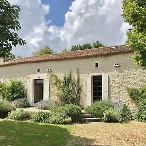 Bed and Breakfast A l'ombre du Tilleul à Berneuil  Exterior photo