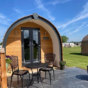 Hotel Abbey Farm Luxury Glamping à Rhuddlan Exterior photo