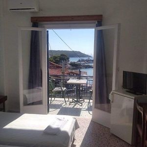 Ammoudia Rooms Agia Marina  Exterior photo