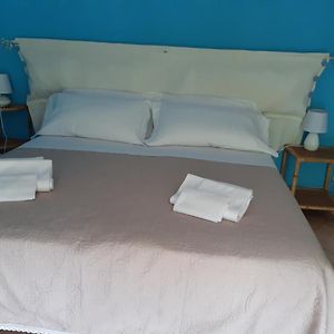 Bed and Breakfast Il Girasole à Castelvecchio Calvisio Exterior photo