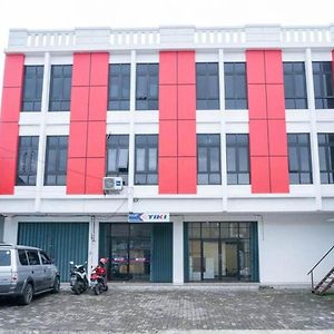 Hôtel Reddoorz Near Stasiun Tangerang Exterior photo