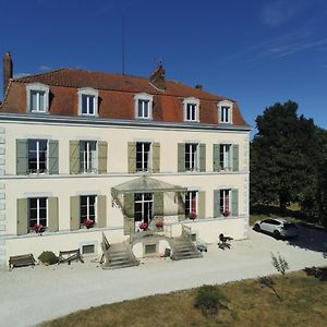 Bed and Breakfast Domaine de Savignac à Chabanais Exterior photo