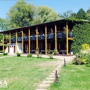 Hotel Lavka Park Skochovice à Vrané nad Vltavou Exterior photo