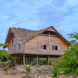 Villa Secret Bay Panama à Baie d'Arugam Exterior photo