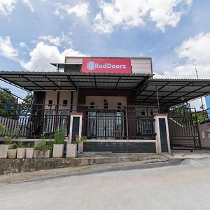 Reddoorz Syariah At D'Ostha Residence Bukittinggi Exterior photo