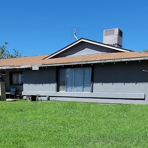 Orangewood & 51Ave Homestay - Not A Hotel Glendale Exterior photo