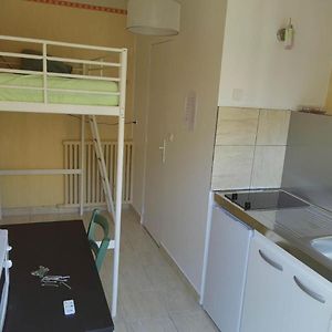 Appartement Mini Studio Entre Paris Et Disney, Parking Et Wifi Gratuit à Neuilly-Plaisance Exterior photo