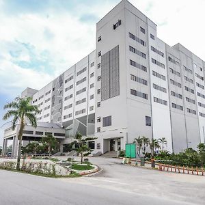 Oyo Capital O 89357 Unicorn Hotel Seri Kembangan Exterior photo