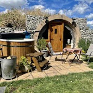 Appartement Romantic Escape Luxury Hobbit House With Hot Tub! à Sheerness Exterior photo