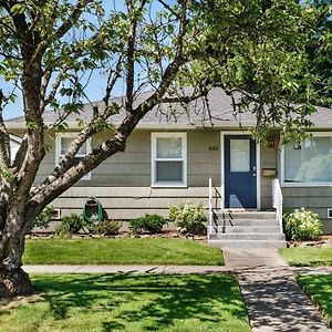 Vine And View Cottage Newberg Exterior photo