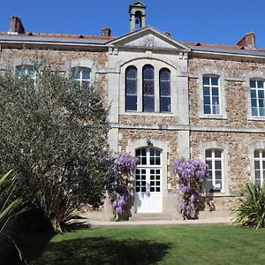 Bed and Breakfast La Maison D'Olivier à Mesnard-la-Barotière Exterior photo