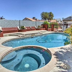 Villa Glendale Oasis With Saltwater Pool And Hot Tub! à Phoenix Exterior photo
