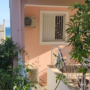 Appartement Παραλιακό Διαμέρισμα Με Αυλή à Gythio Exterior photo