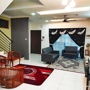 Sweet40 Homestay Kampong Batu Lapan  Exterior photo