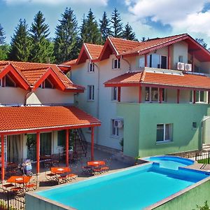 Hotel Complex Harmony/Комплекс Хармония à Tryavna Exterior photo