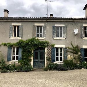 Bed and Breakfast Maison Verdeau à Yviers Exterior photo