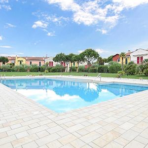 Amazing Apartment In Aprilia Marittima With Outdoor Swimming Pool And 2 Bedrooms Exterior photo