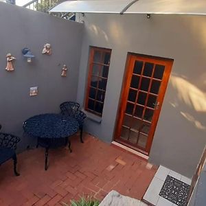 Cozy 1 Bedroom Cottage Johannesbourg Exterior photo