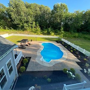 9 Bedroom Saratoga Home With Heated Pool, Hottub By Skiing, Track, Beach, Lake, Spac, Golf, Town, And Lake George! Saratoga Springs Exterior photo