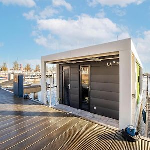 Hotel Beautiful Houseboat With Shared Pool à Volendam Exterior photo