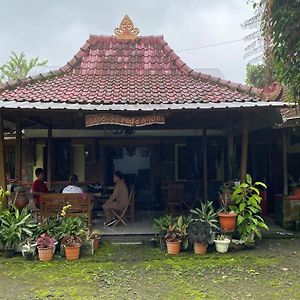 Sopo Guesthouse Ngemplak  Exterior photo