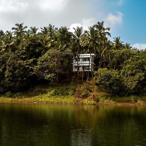 Villa Waterside By Tripix à Kozhikode Exterior photo