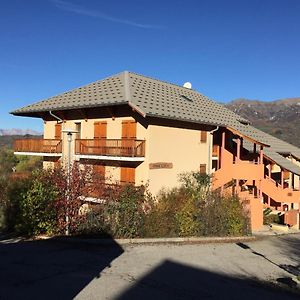 Appartement offrant une magnifique vue des montagnes Saint-Leger-les-Melezes Exterior photo