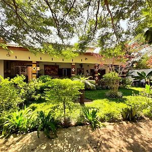 Hotel Casa Sinkinling Gambia Serrekunda Exterior photo