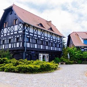 Bed and Breakfast Karczma Rzym Dwor à Wrocław Exterior photo