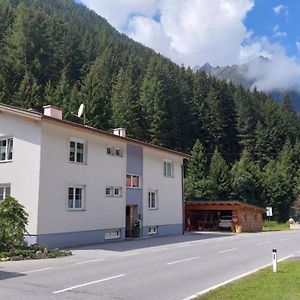 Appartement Beim Holzwurm Andy à Sankt Leonhard im Pitztal Exterior photo