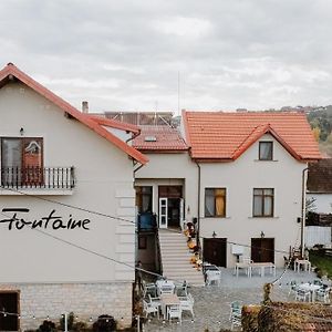 Hotel La Fontaine à Hunedoara Exterior photo