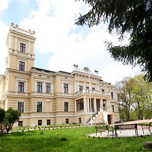 Hotel Palac Biedrusko à Poznań Exterior photo