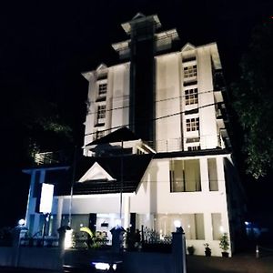 Hotel Vyshak International à Payyannur Exterior photo