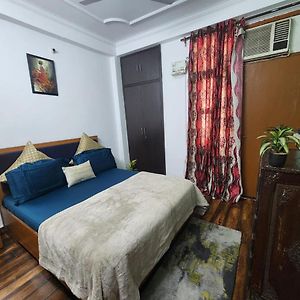 Appartement Homlee-Best Value Flat With Kitchen Near Metro à New Delhi Exterior photo