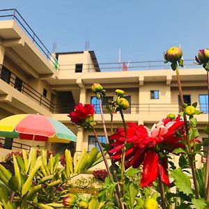 Hotel Happy Land Chitwan Exterior photo