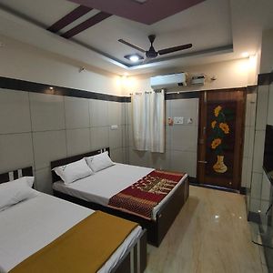 Bed and Breakfast Sar Raj S R Residency à Vellore Exterior photo