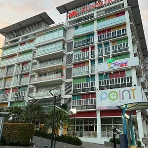 Tropical Hotel Kota Damansara Petaling Jaya Exterior photo