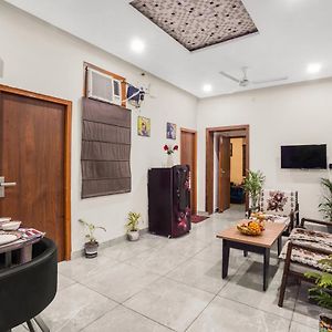 Appartement Homlee-Luxurious 2Bhk Apt With Kitchen Near Metro à New Delhi Exterior photo