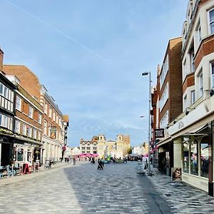 Appartement New Studio Flat Overlooking City Centre à Kingston upon Thames  Exterior photo