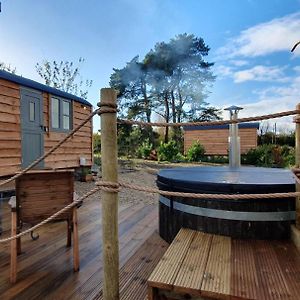 Hotel Forton House Shepherd'S Huts à Chard Exterior photo